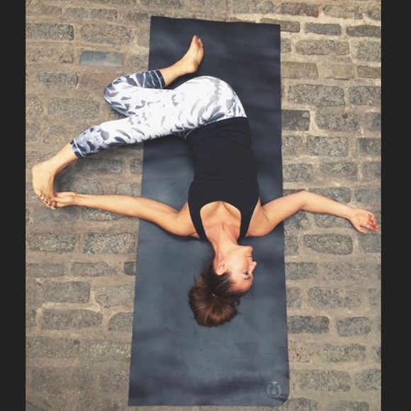 Lululemon 6 Wunder Under Crop Pants Amalia Feathers White, Grey, Black Funky - Picture 6 of 15